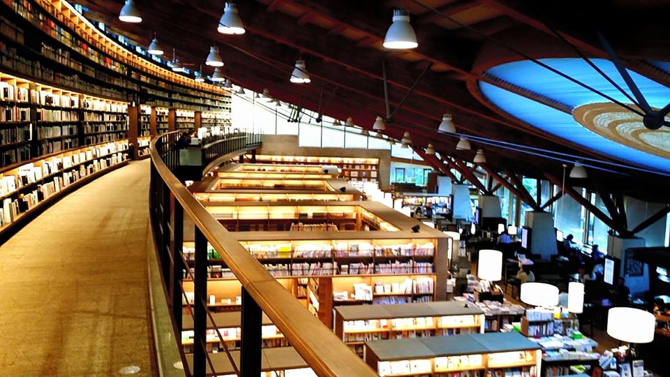 武雄市図書館